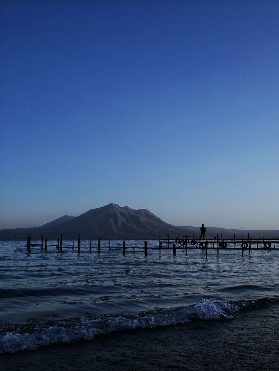 静寂に包まれる支笏湖 北海道 について詳しく見る Find 47